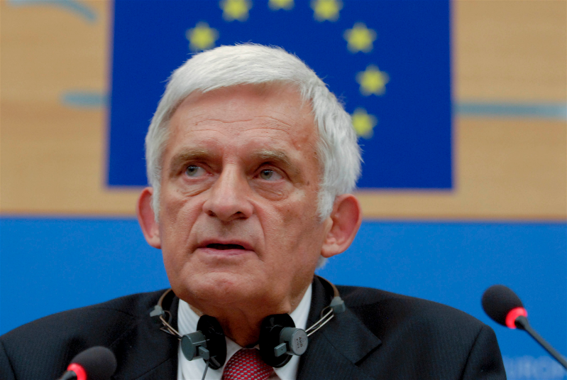 Jerzy Buzek: Morele krimp groter gevaar dan economische crisis