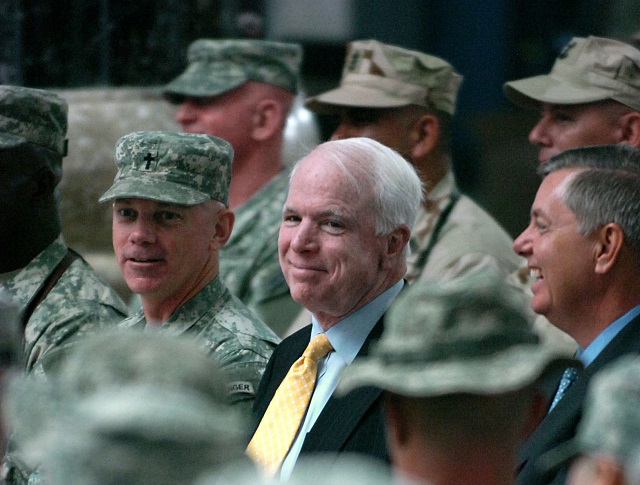 De misplaatste lof voor John McCain